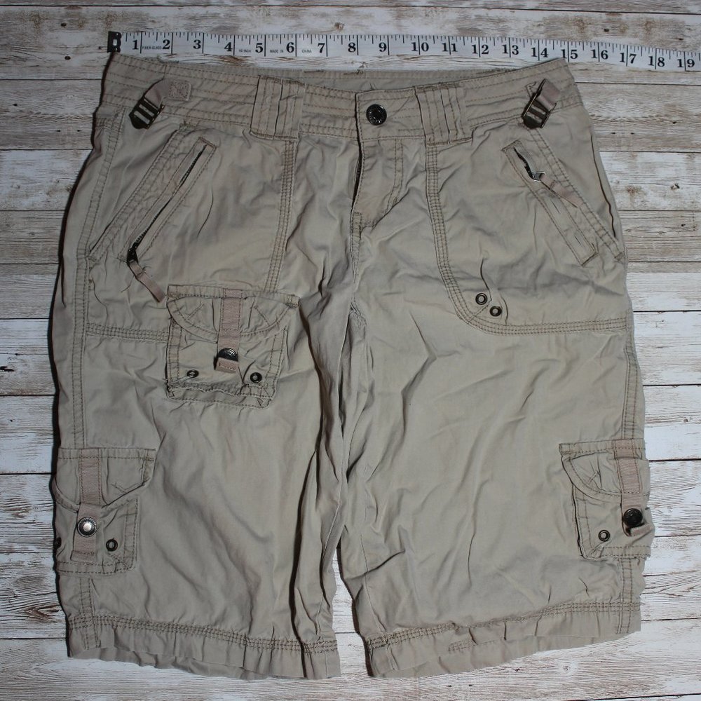 JRs Aeropostale Khaki Cargo Shorts Sz 3/4